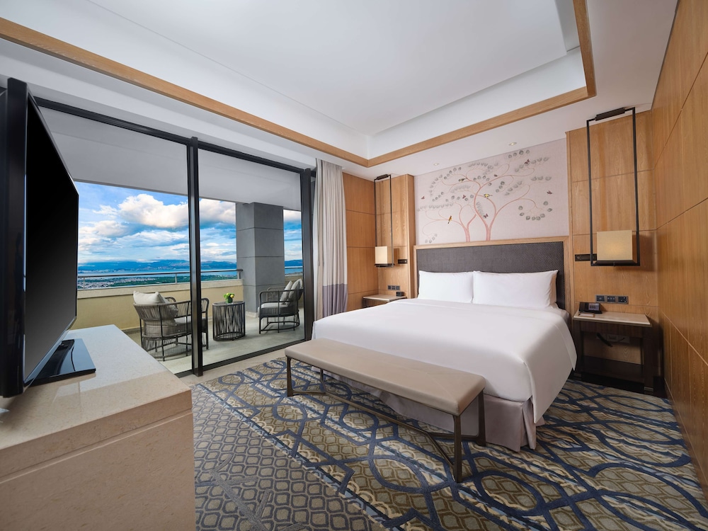 Deluxe  Suite Lake view Room