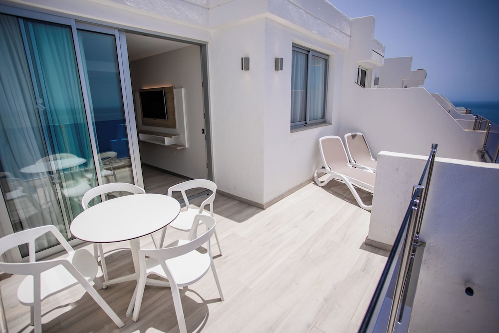 Family Studio Suite, Partial Ocean View (2 Adults) thumbnail 5