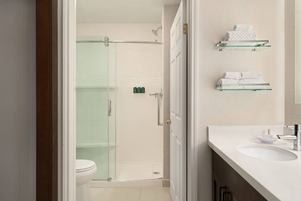 Suite, 1 Bedroom - Photo 7