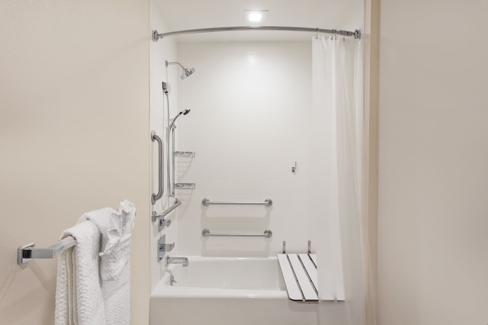 Suite, 2 Queen Beds (Mobility/Hearing Access, Roll-In Shwr) - Photo 4