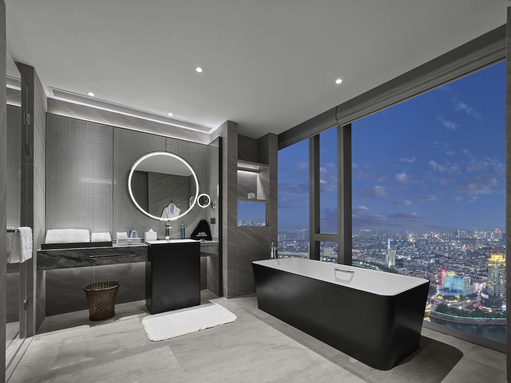 KING JUNIOR SUITE - Photo 8