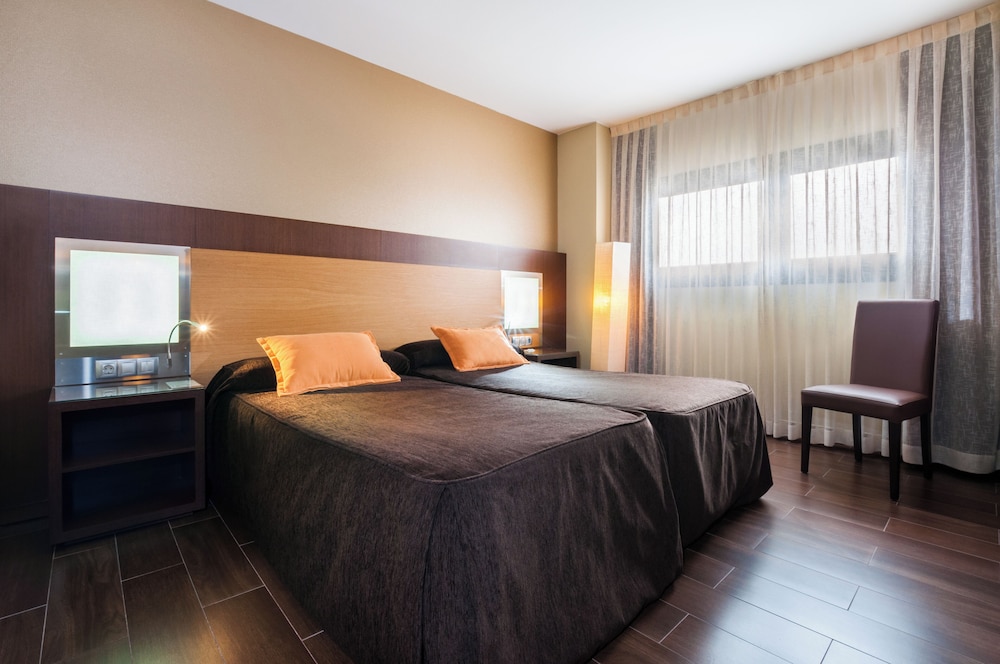 Double or Twin Room - Photo 2