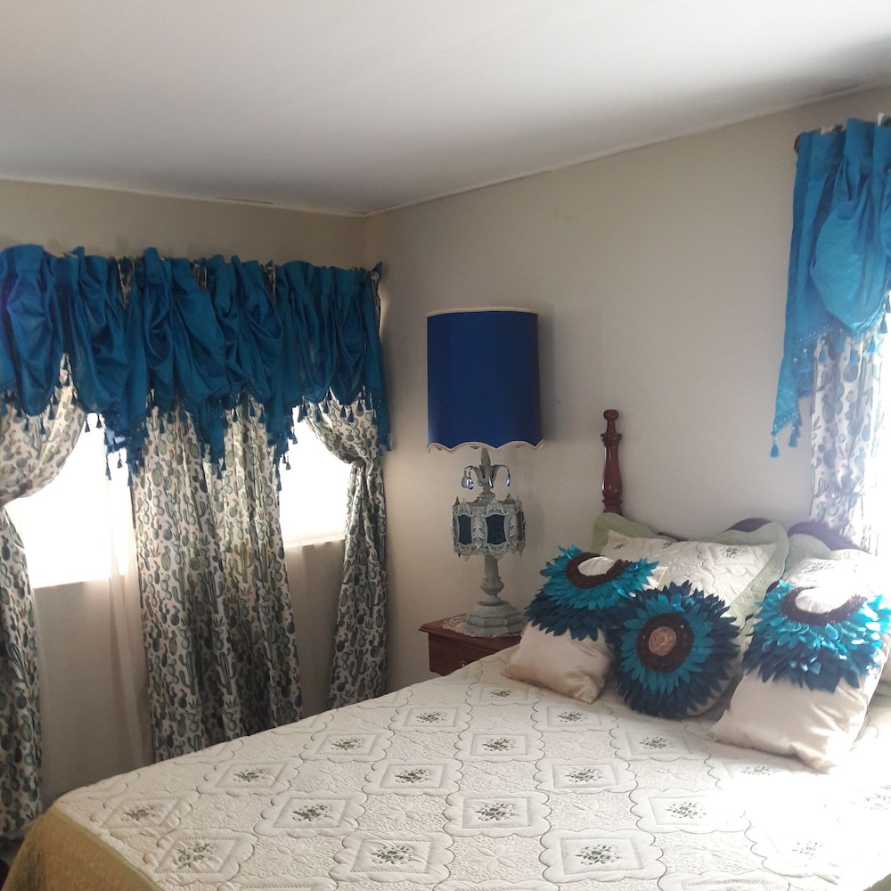 Room (Blue) photo 3