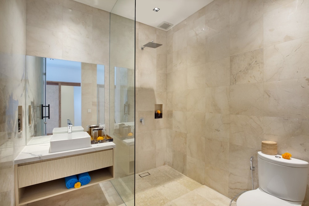 3 Bedroom Villa with Private Pool & Bathtub - Photo 25