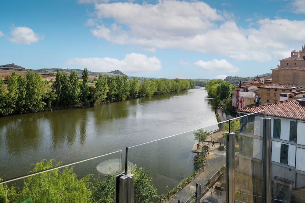 Junior Suite, 1 King Bed, River View