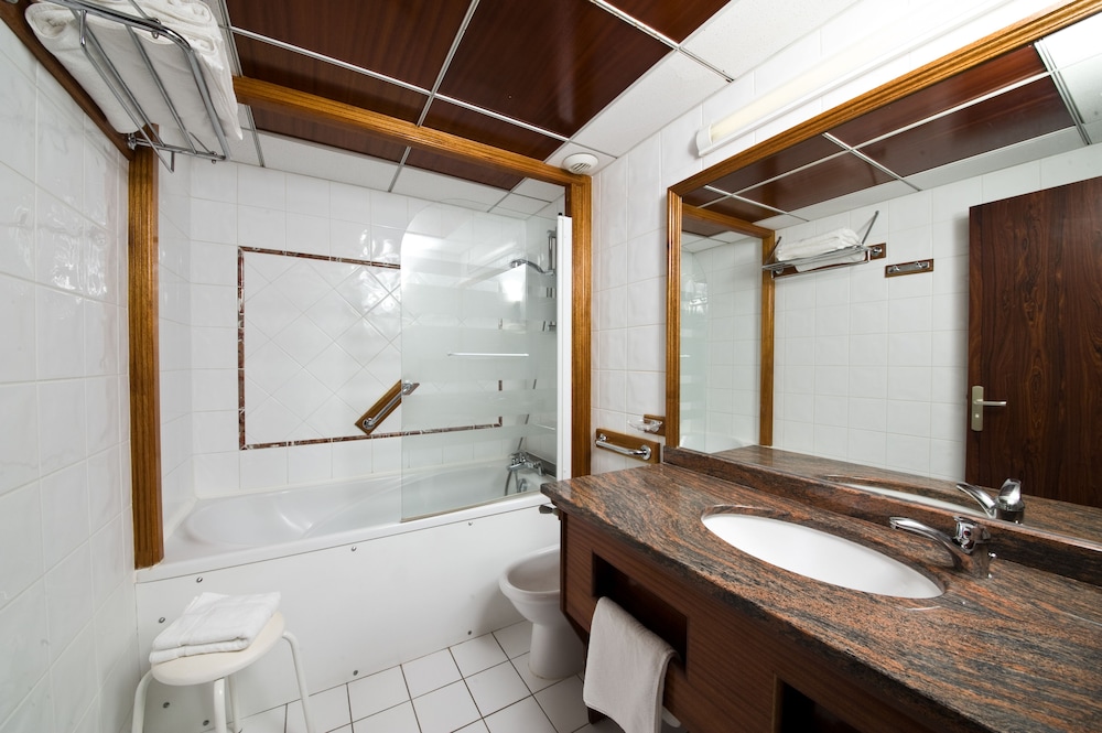 Standard Double Room Single Use, Multiple Bedrooms, Accessible, Non Smoking photo 2
