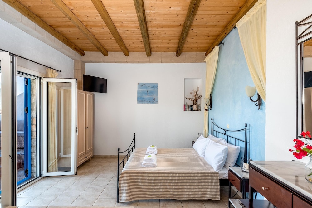Agnanti Beach Apartments - Galini photo 3