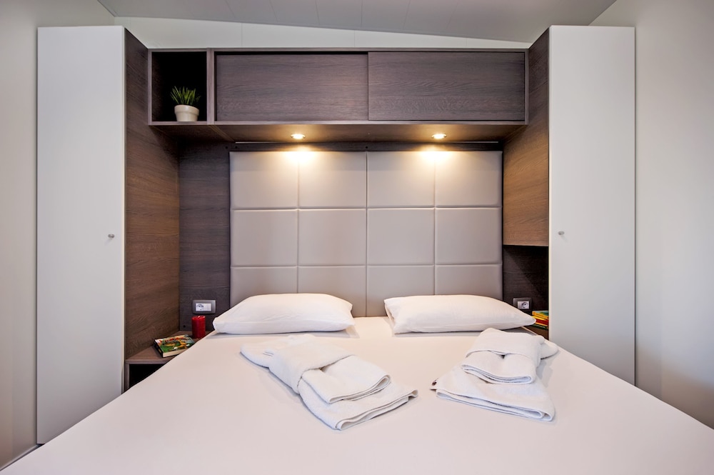 Premium Mobile Home, 2 Bedrooms, Terrace, Sea View