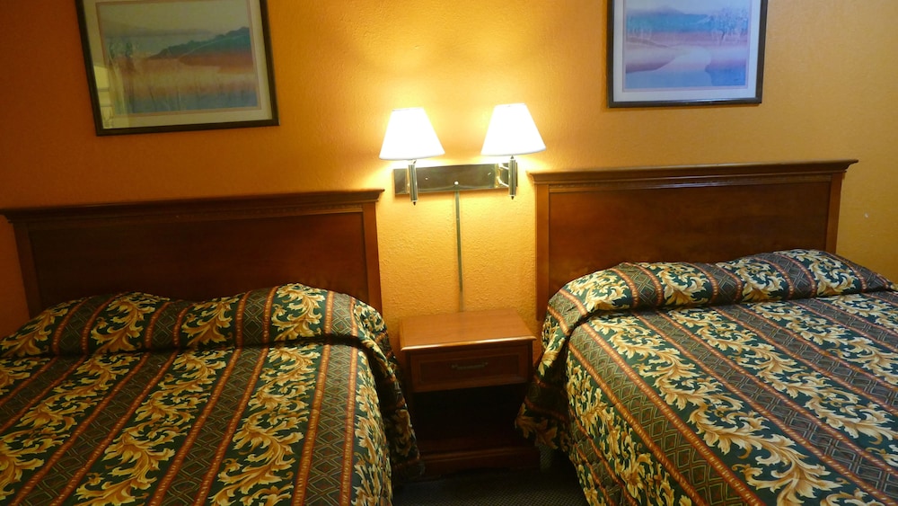 Standard Room, 2 Queen Beds, Non Smoking photo 1