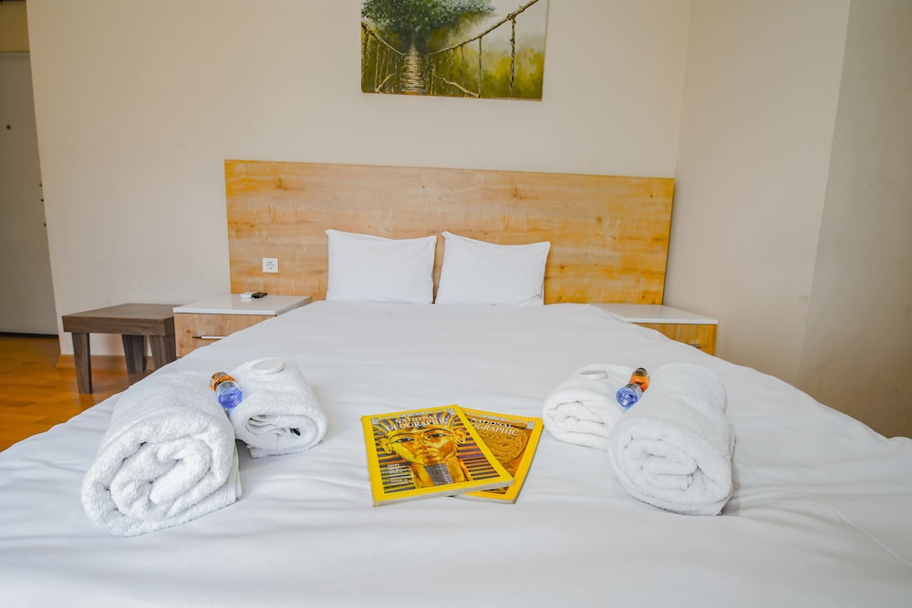 Comfort Triple Room, 1 Bedroom, City View (210m away with Kitchen) photo 1