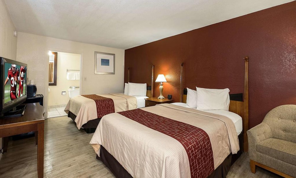 Standard Room, 2 Double Beds, Accessible, Non Smoking (Roll-In Shower) photo 1