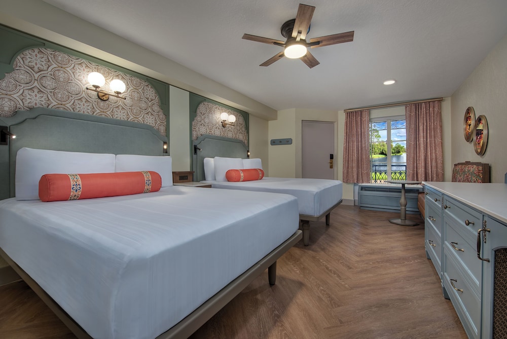 Water View. Hearing accessible - visual alarms and notifications. 2 queen beds. photo 1