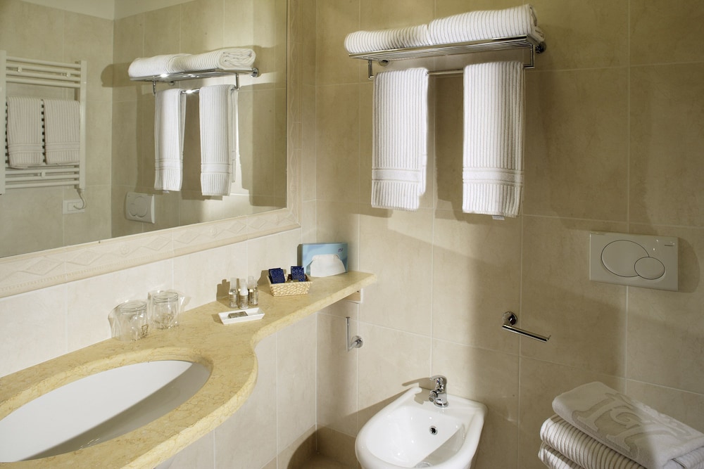 Panoramic Quadruple Room - Photo 5