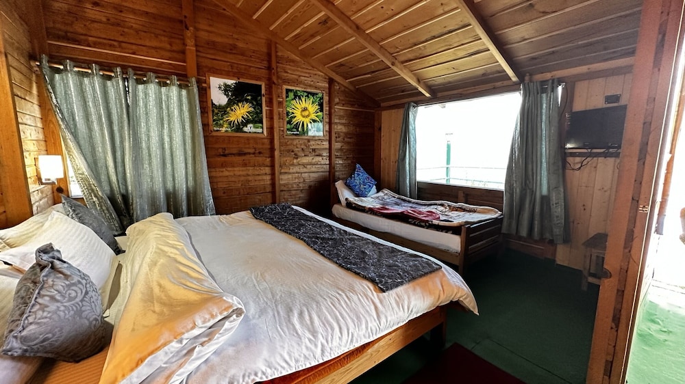 Deluxe Triple Room photo 3