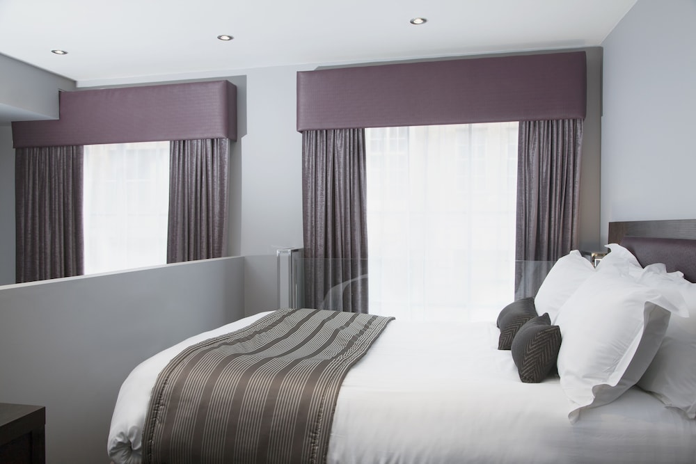 Super-Luxe Studio (Sleeps 4, Mezzanine Apartment 15)