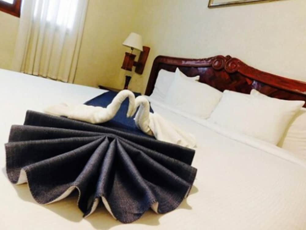Standard Room, 1 King Bed - Photo 2