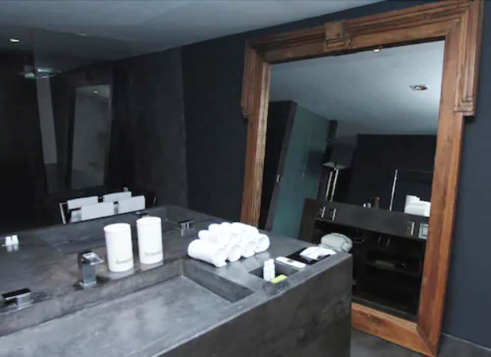 Room (Urban Bath Suite) - Photo 11