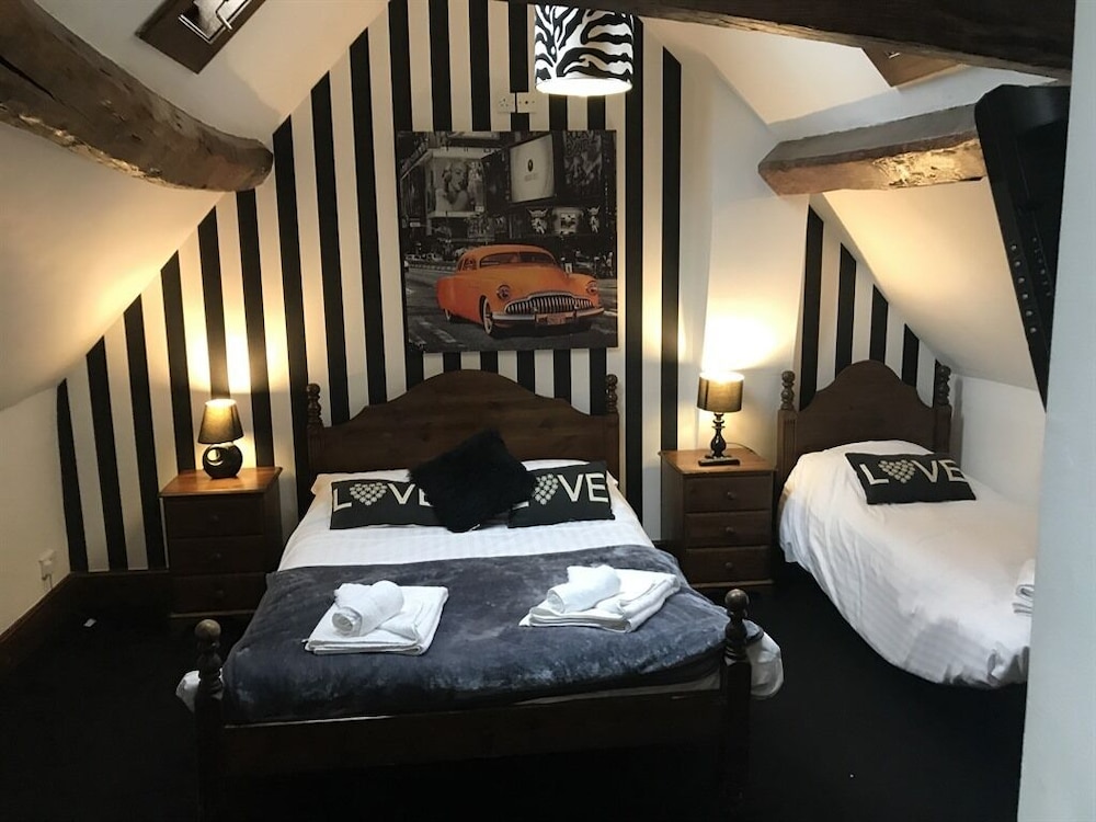 Standard Suite, Ensuite photo 1