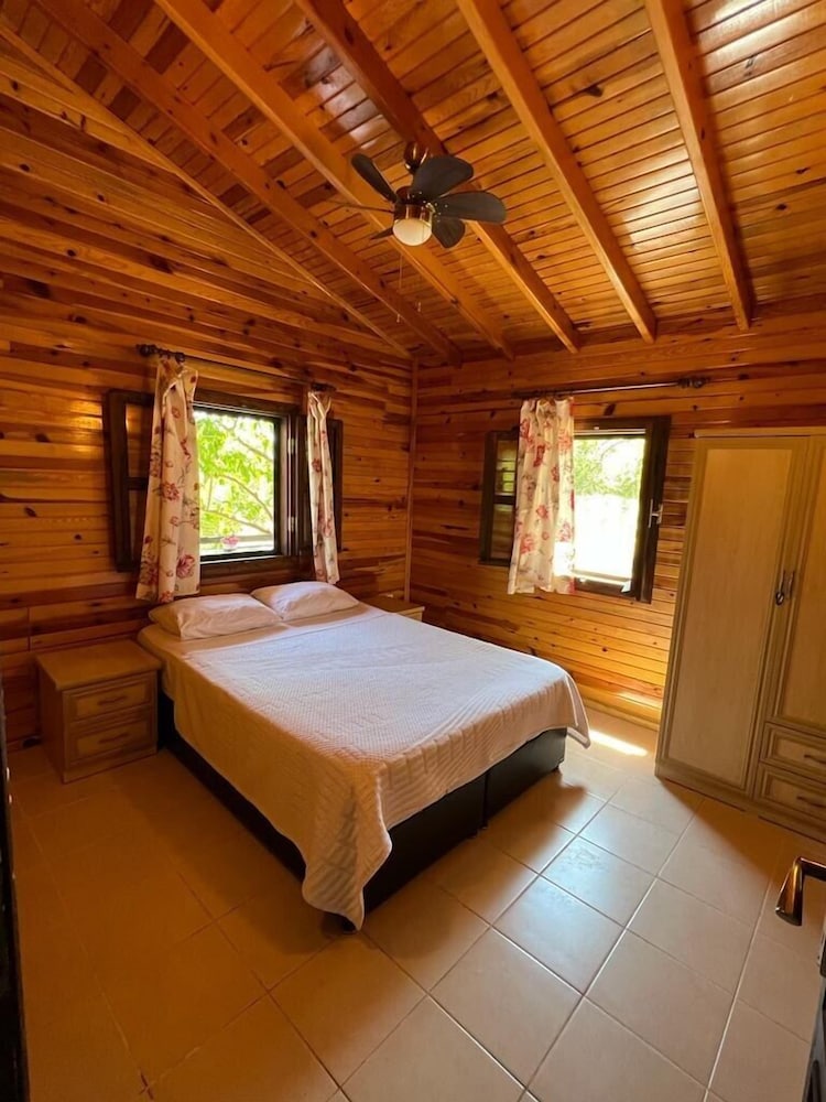 Basic Bungalow, Multiple Beds, Lanai, Garden View photo 1