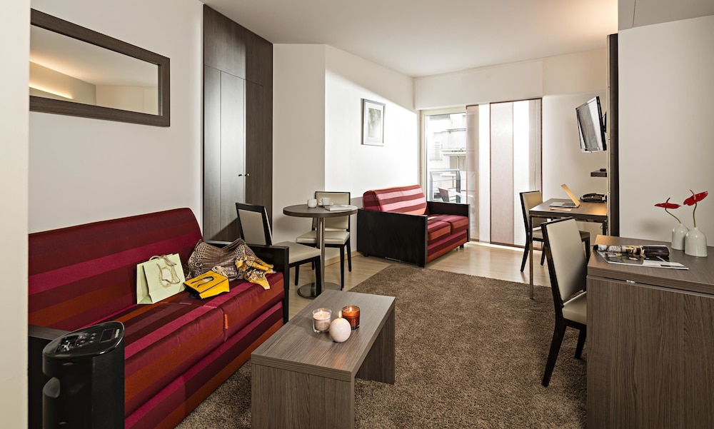 Classic Apartment, 2 Bedrooms - Photo 4