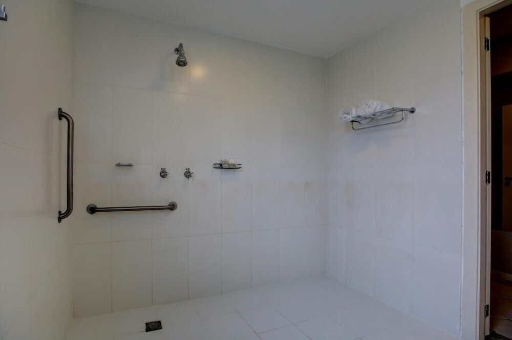 Superior Triple Room, Multiple Beds, Non Smoking thumbnail 6