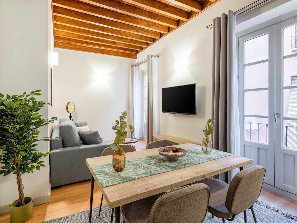 One-Bedroom Apartment with Balcony - Photo 18
