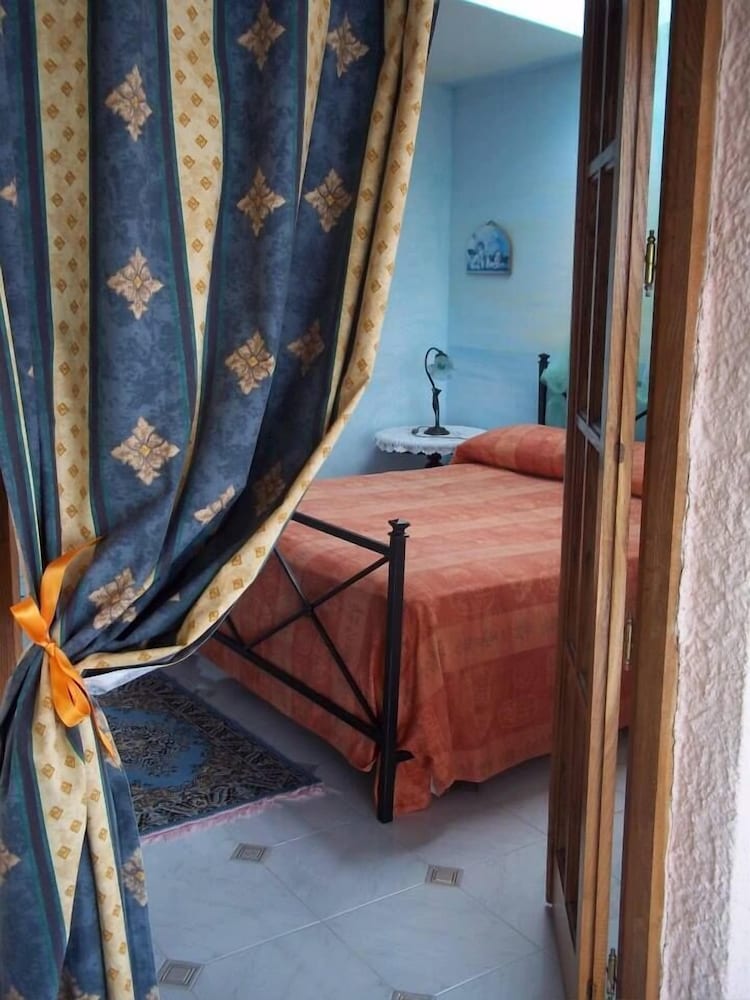 Deluxe Suite - Photo 11