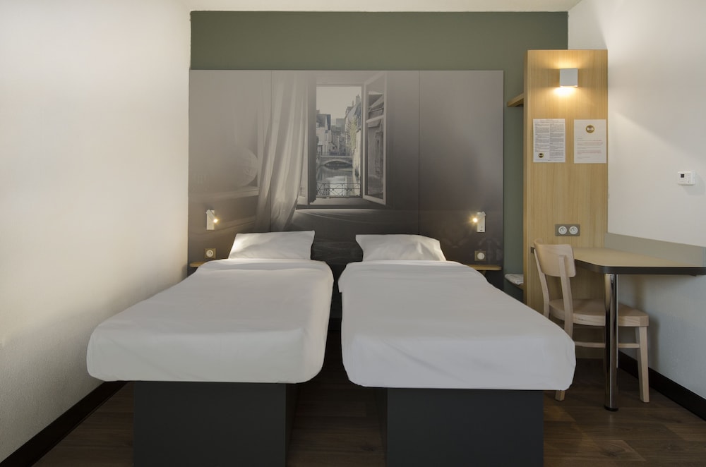 Standard Twin Room, Non Smoking - Photo 5