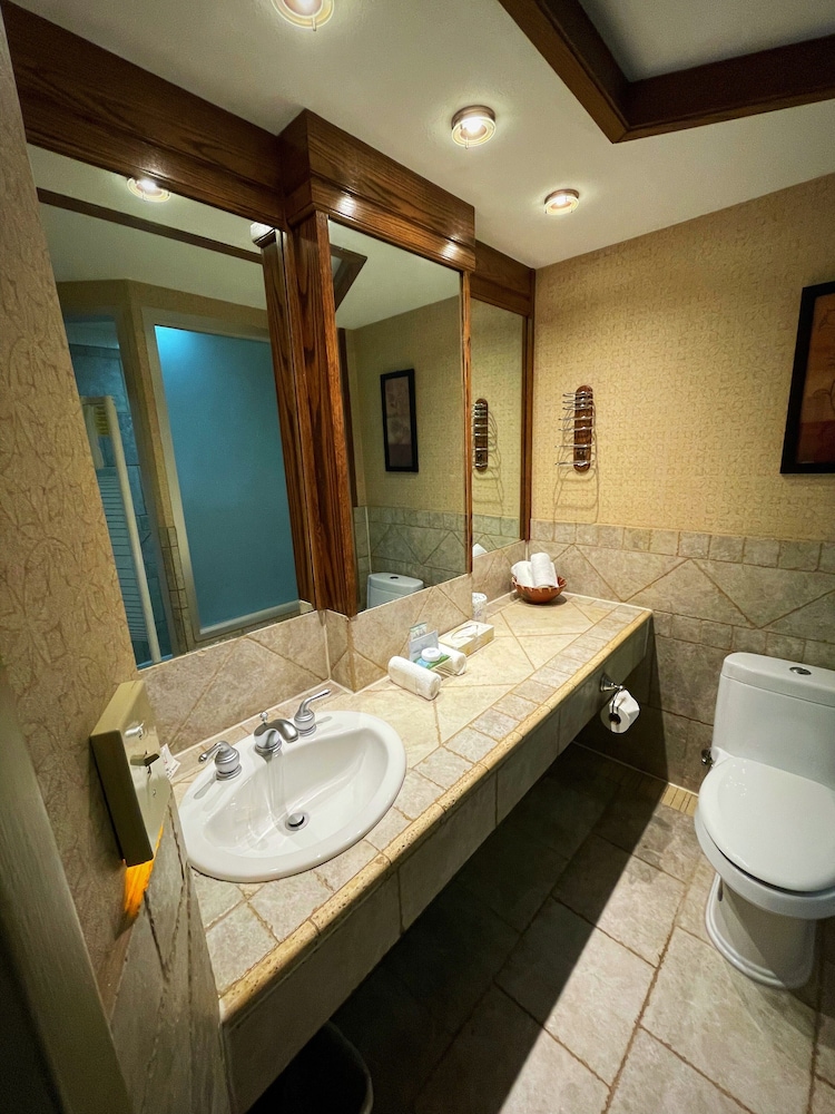 Standard Room, 2 Queen Beds, Garden Area - Photo 4