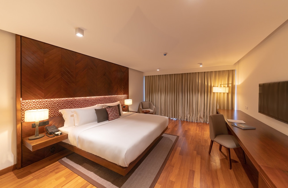 Deluxe Double or Twin Room, 1 King Bed, Pool View, Poolside