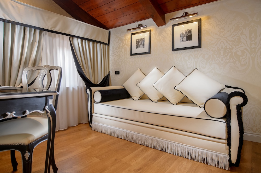 Premium Room, 1 Queen Bed, Non Smoking