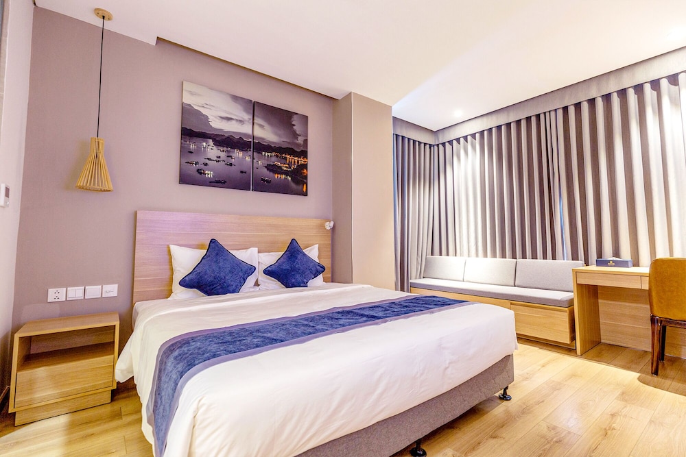 Standard Room, 1 King Bed - Photo 3