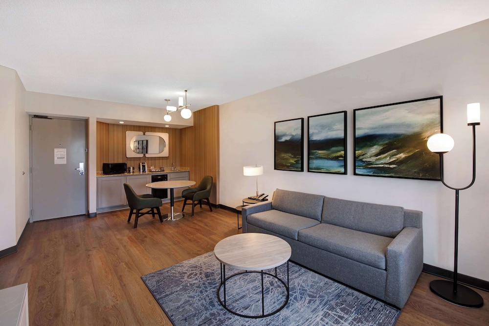 Junior Suite, Accessible - Photo 4