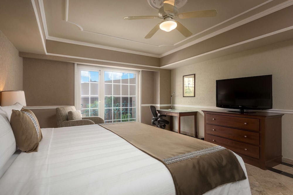 Room, 1 King Bed (Colonial Design) - Photo 4