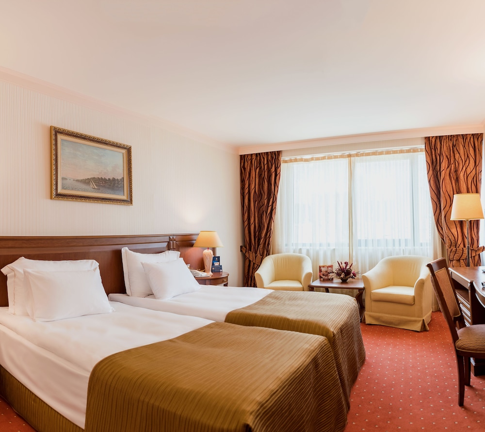 Executive Room - Photo 3