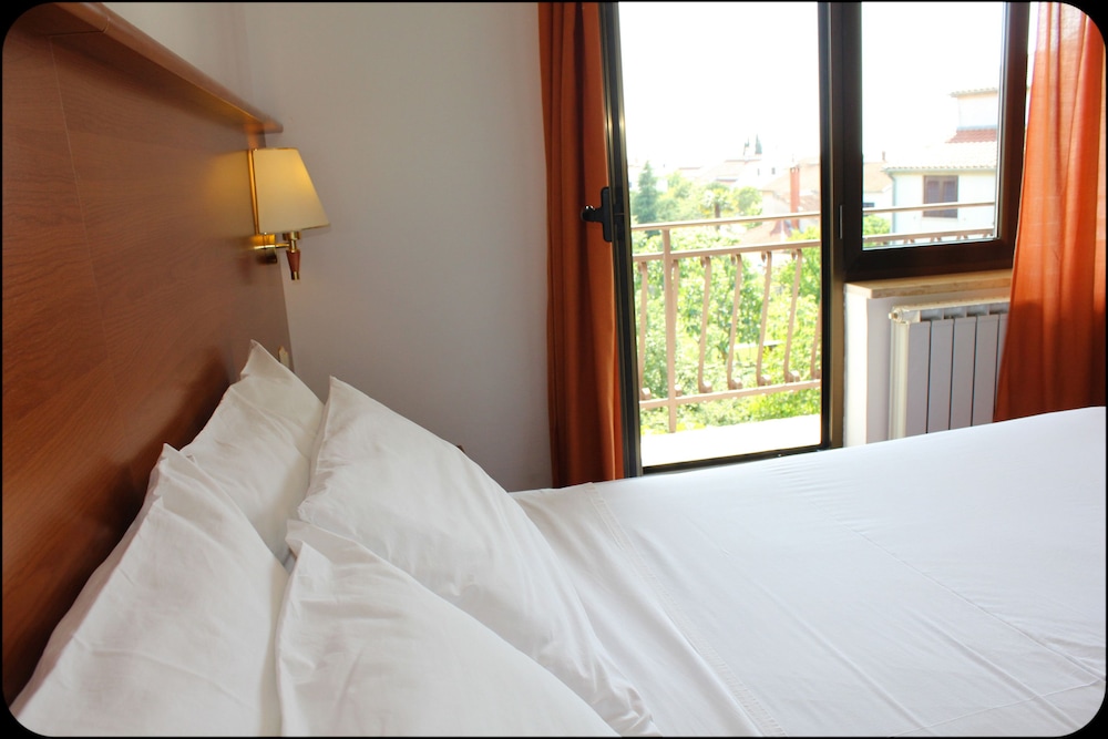 Double Room - Photo 11