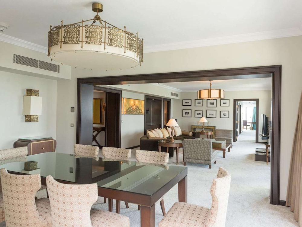 Presidential Suite, 3 Bedrooms with executive lounge access