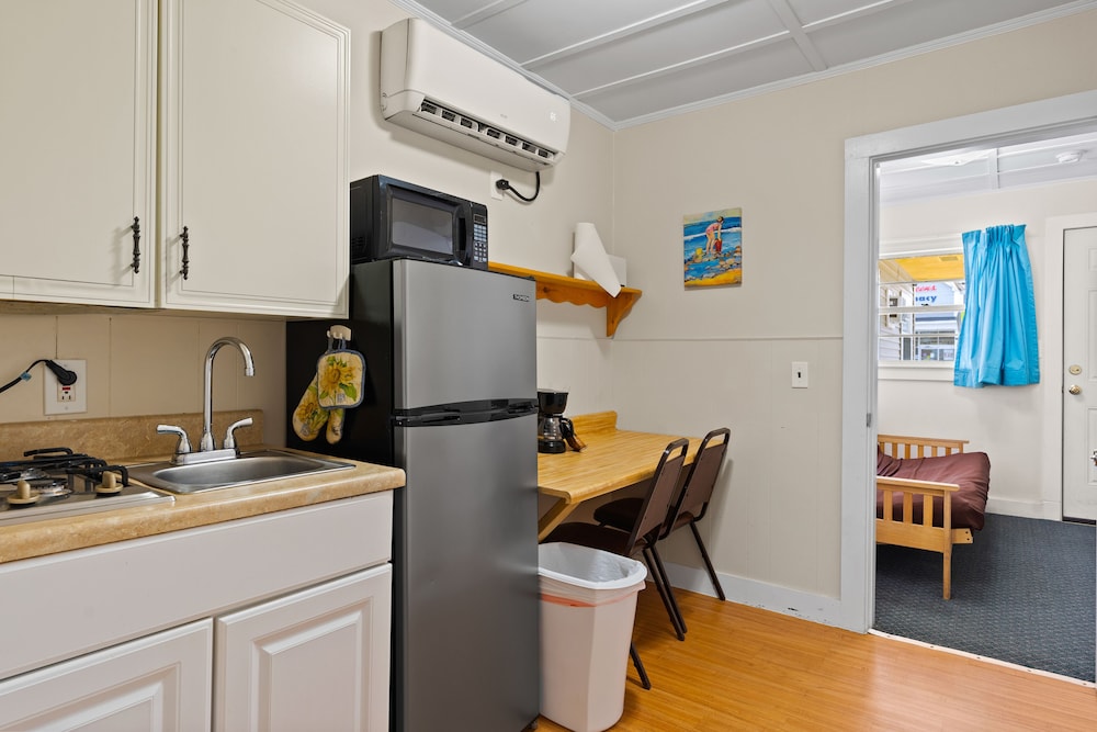 2 Bedroom Suite with Kitchenette (1 Double Bed, 1 Futon) photo 1