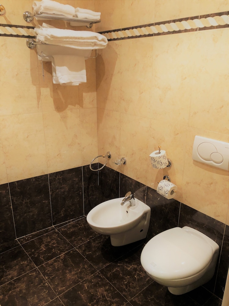 Double Room - Photo 4