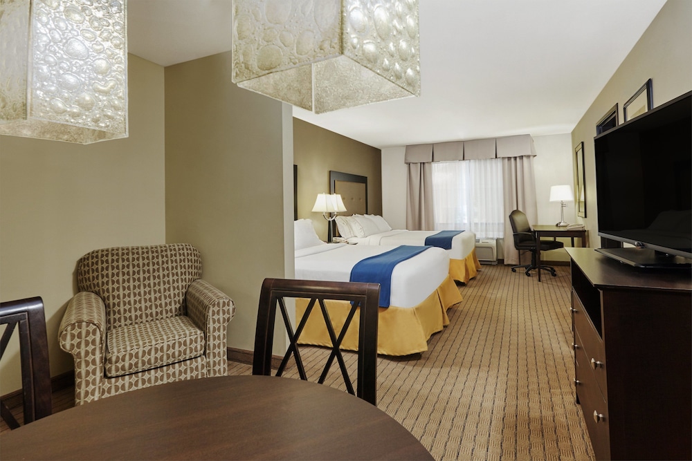 Suite, 2 Queen Beds, Accessible (Communication, Accessible Tub) - Photo 1