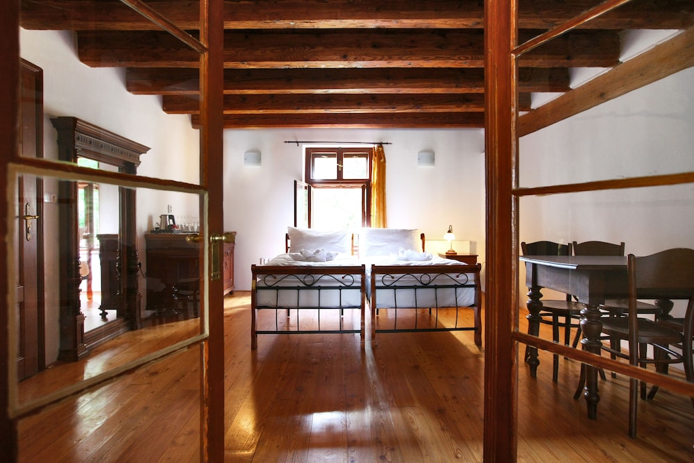 Suite, 2 Bedrooms photo 3