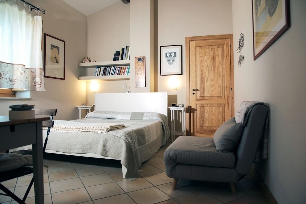 Deluxe Double Room, 1 Queen Bed, Garden View