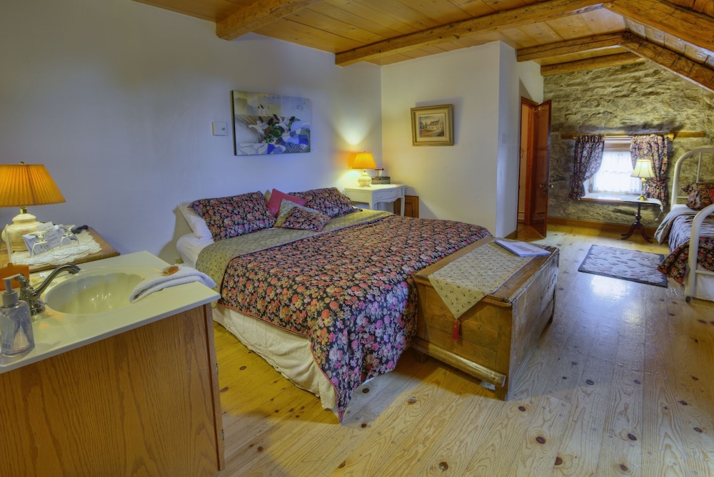 Standard Room, 1 king and 1 single bed