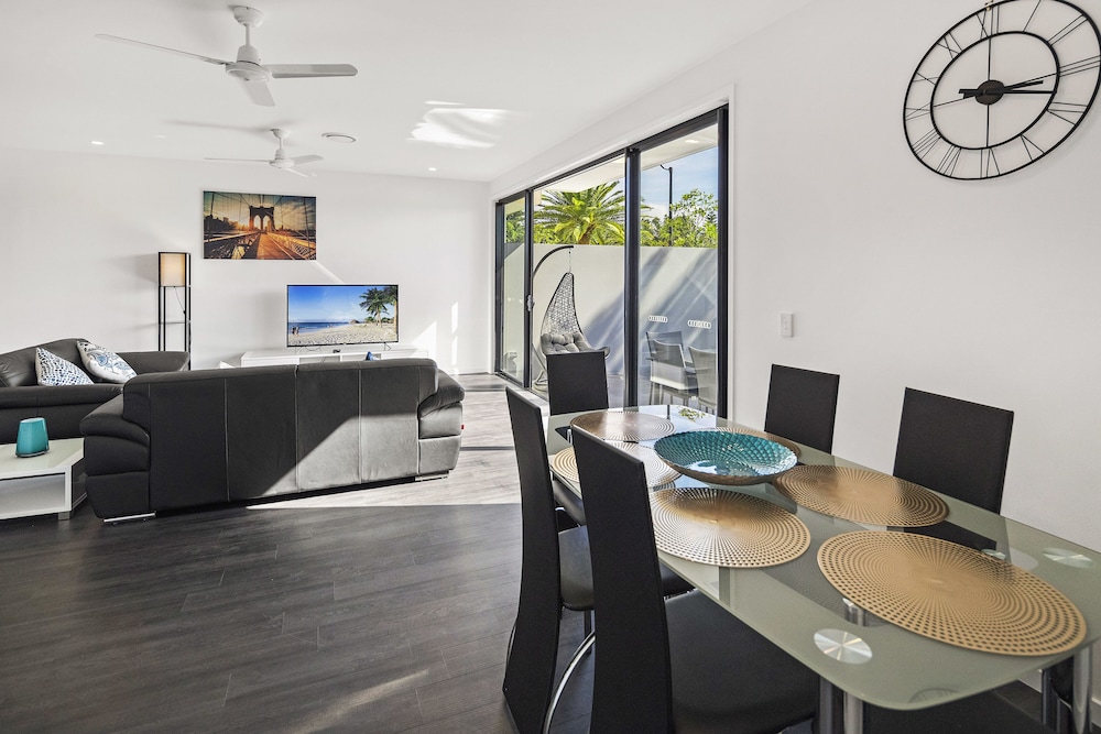 Three Bedroom Townhouse photo 2