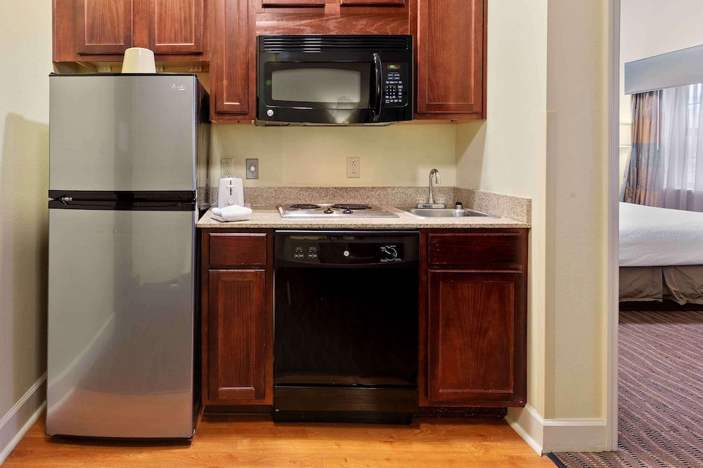 Suite, 1 Bedroom, Non Smoking, Refrigerator & Microwave - Photo 3