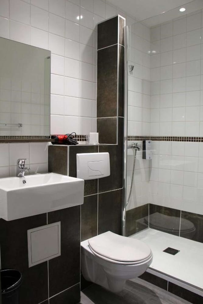 Standard Room, Multiple Beds - Photo 2