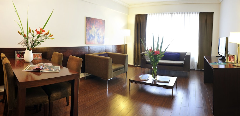 Suite, 1 Queen Bed