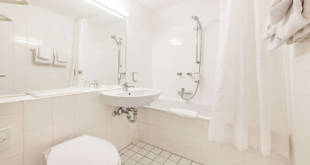 Family Room, Multiple Beds, Bathtub (Cozy Sitting Corner) photo 3