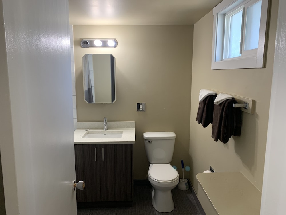 Standard Room, 1 Queen Bed, Kitchenette photo 3