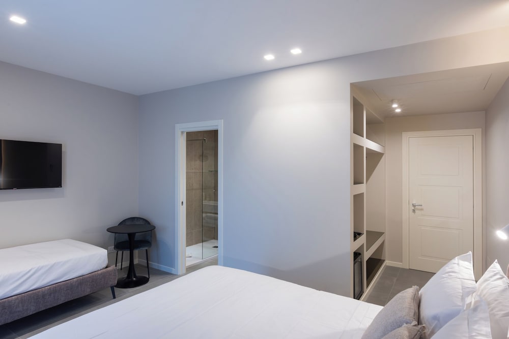 Deluxe Triple Room, Balcony photo 3